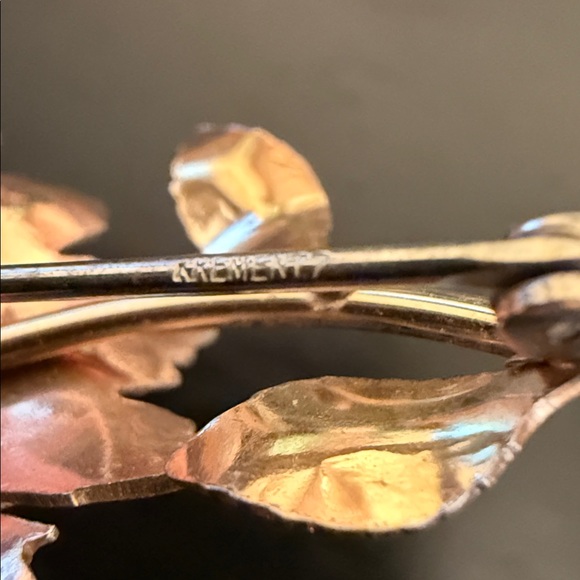 Vintage Signed Krementz Gold 3D Flower Stem Leaf Motif Cultured Pearl Brooch - Picture 4 of 5